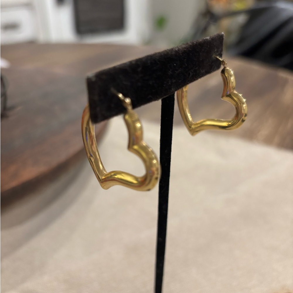 14 Kt gold heart earings